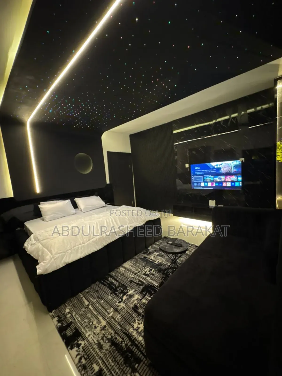 Luxury Studio Apartment With a Fully Kitted Kitchen