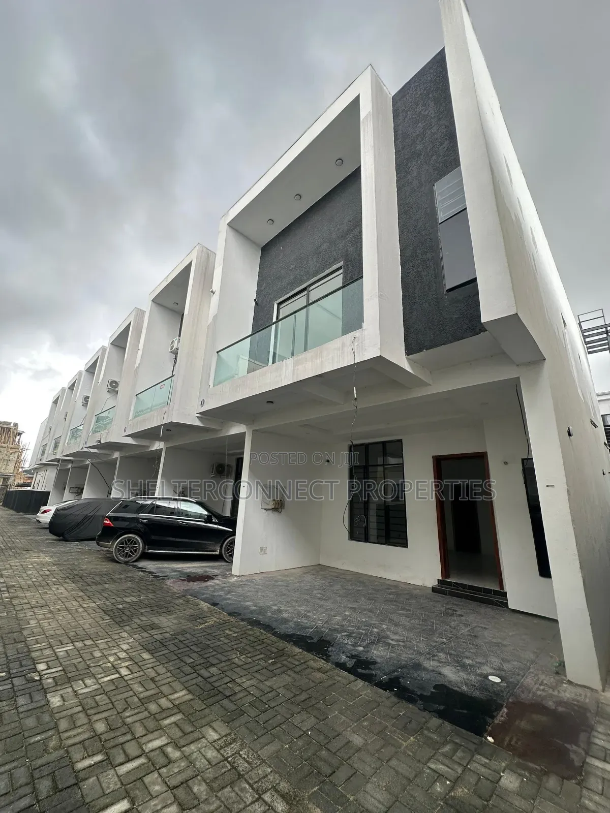 4bdrm Duplex in Ikota for sale