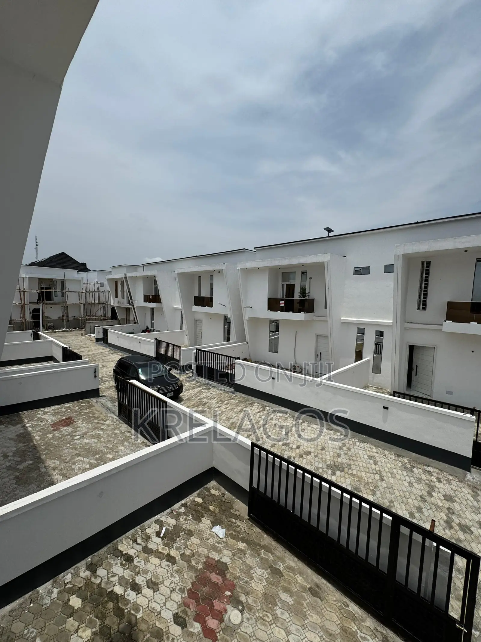 4bdrm Duplex in Ikota for sale