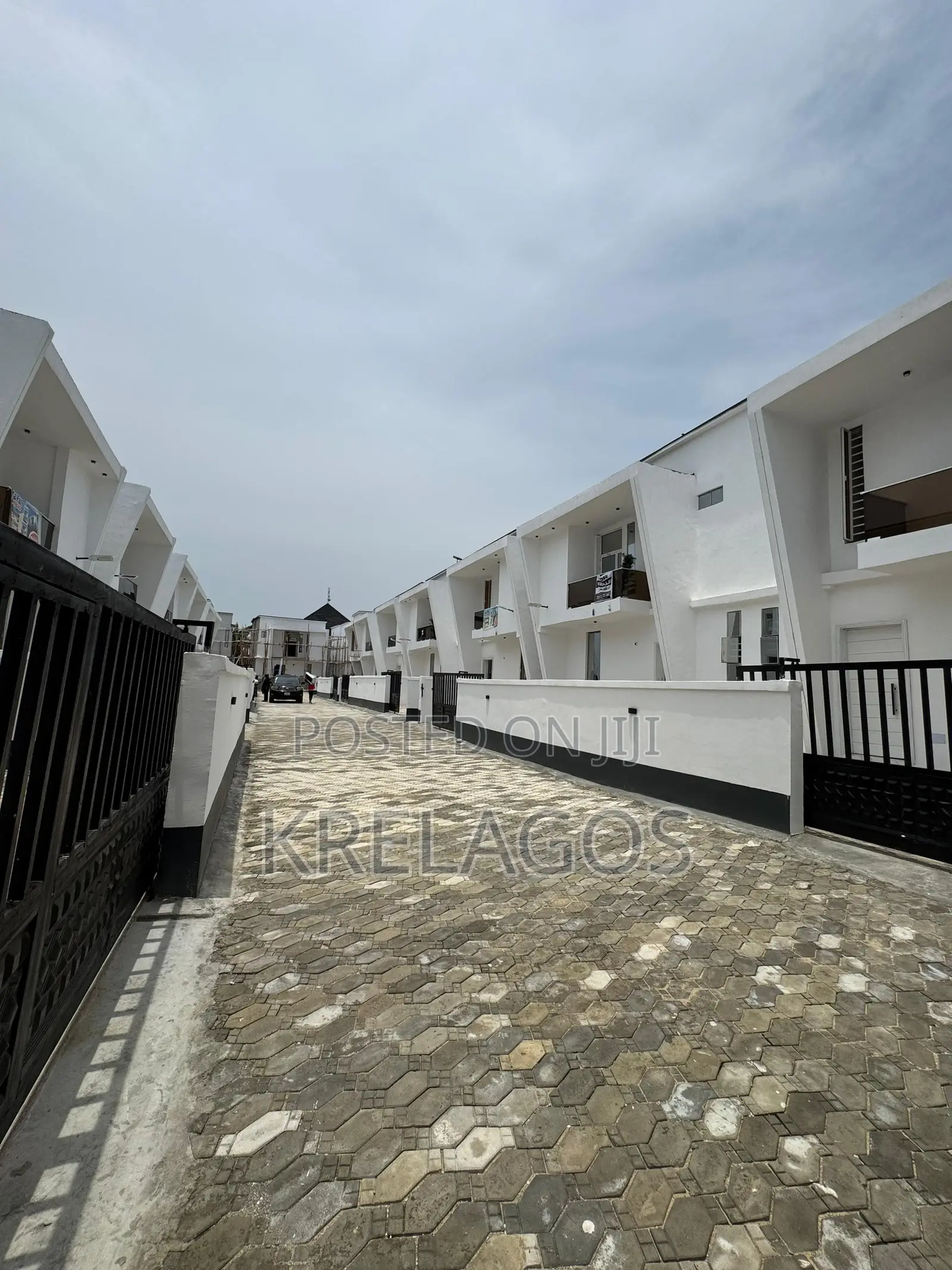4bdrm Duplex in Ikota for sale