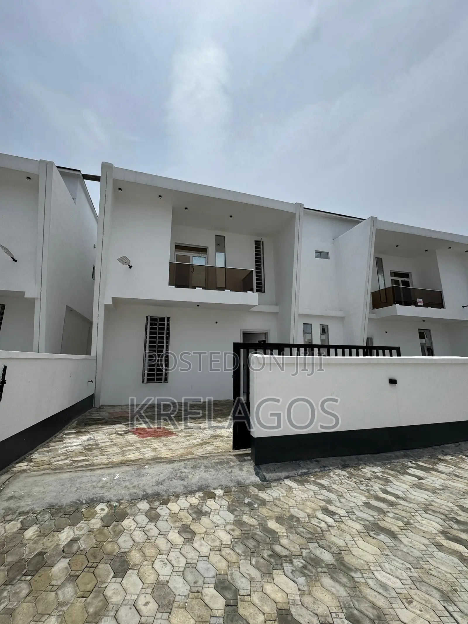 4bdrm Duplex in Ikota for sale
