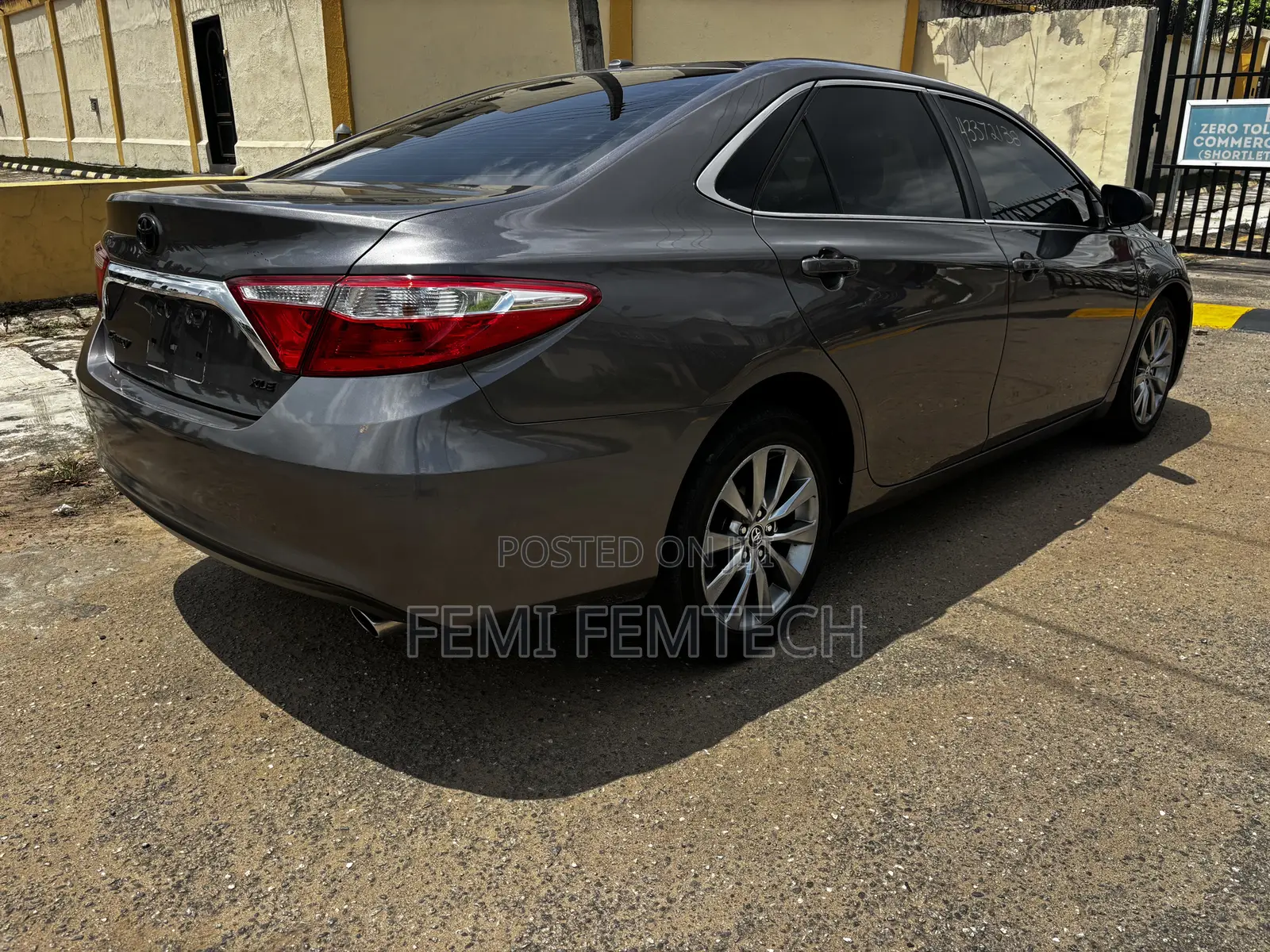 Toyota Camry XLE 4dr Sedan (2.5L 4cyl 6A) 2015 Gray