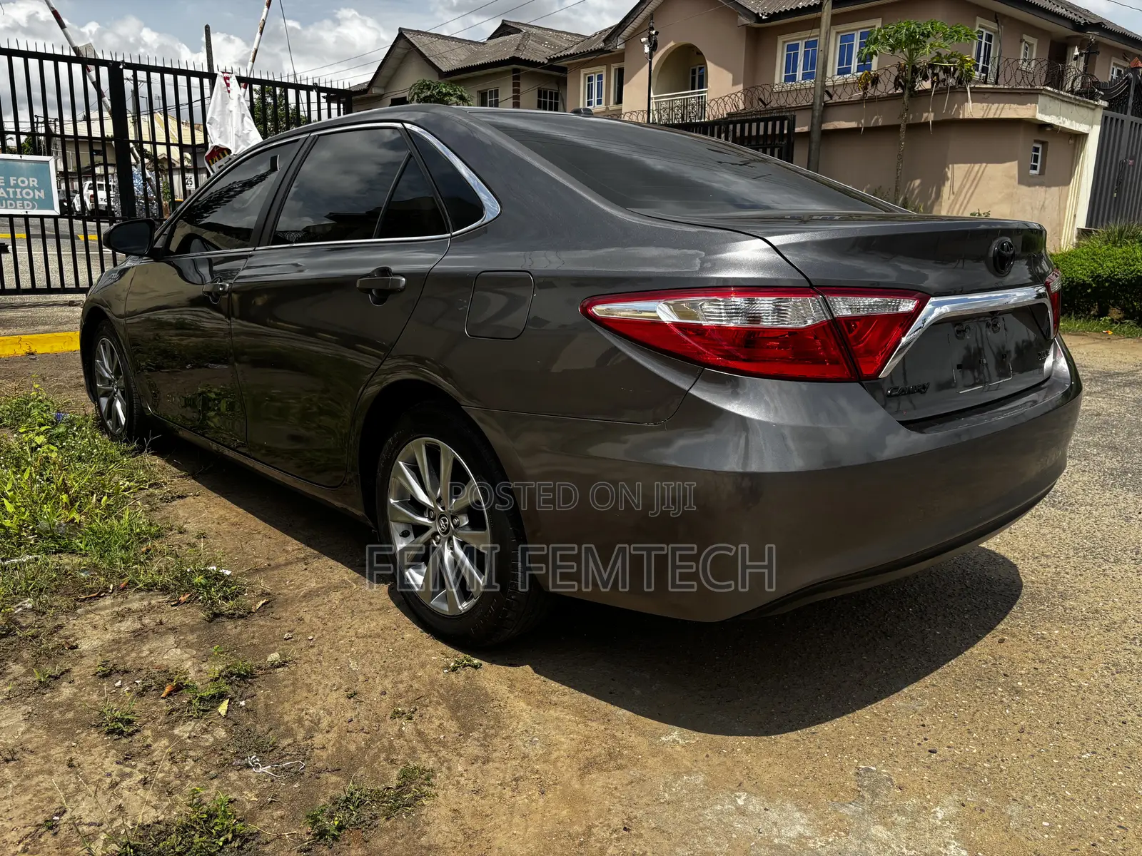 Toyota Camry XLE 4dr Sedan (2.5L 4cyl 6A) 2015 Gray