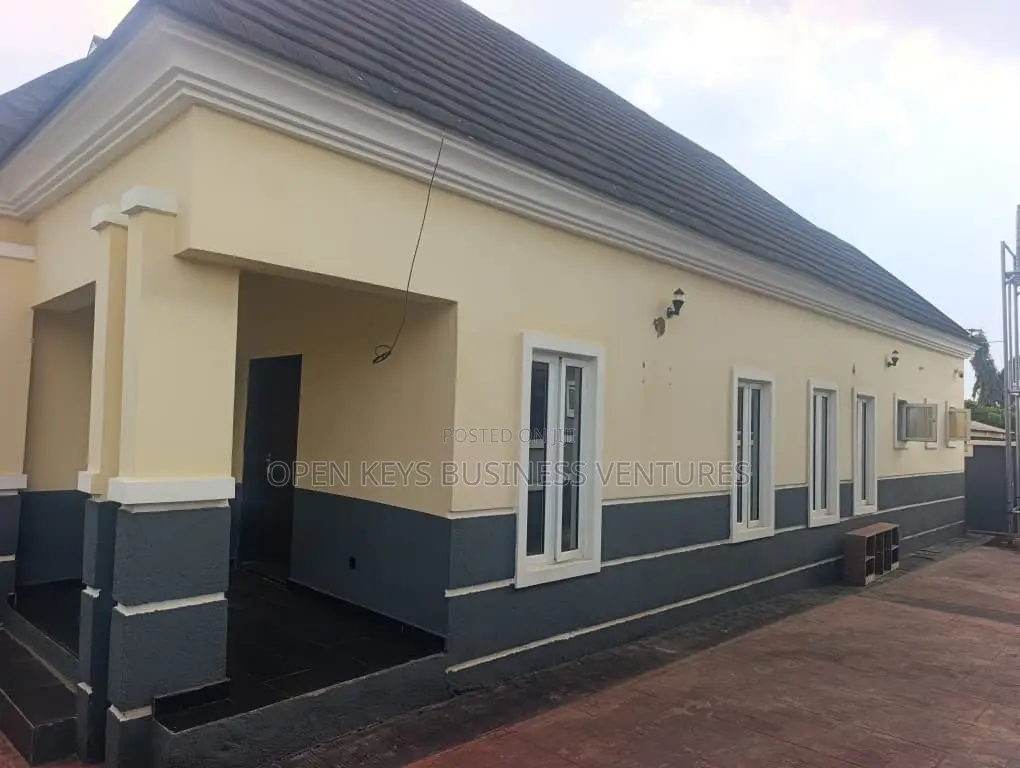 3bdrm Bungalow in Airforce, Bashorun, Akobo for sale