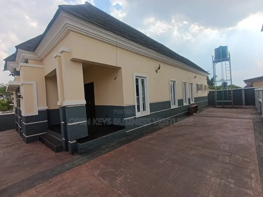 3bdrm Bungalow in Airforce, Bashorun, Akobo for sale