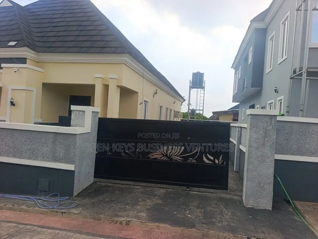 3bdrm Bungalow in Airforce, Bashorun, Akobo for sale