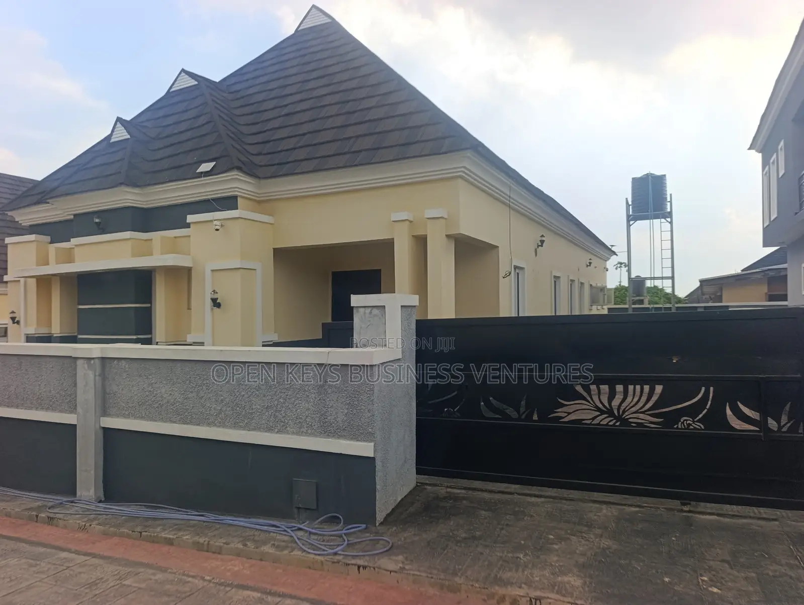 3bdrm Bungalow in Airforce, Bashorun, Akobo for sale