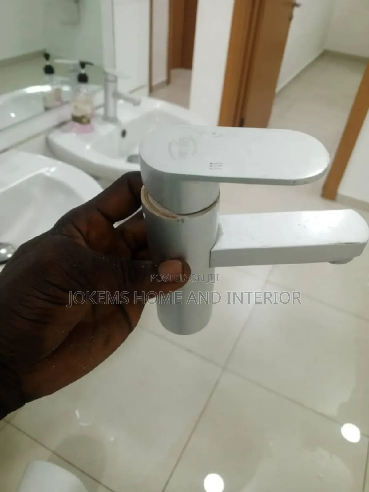 Modern White Single Lever Basin Tap