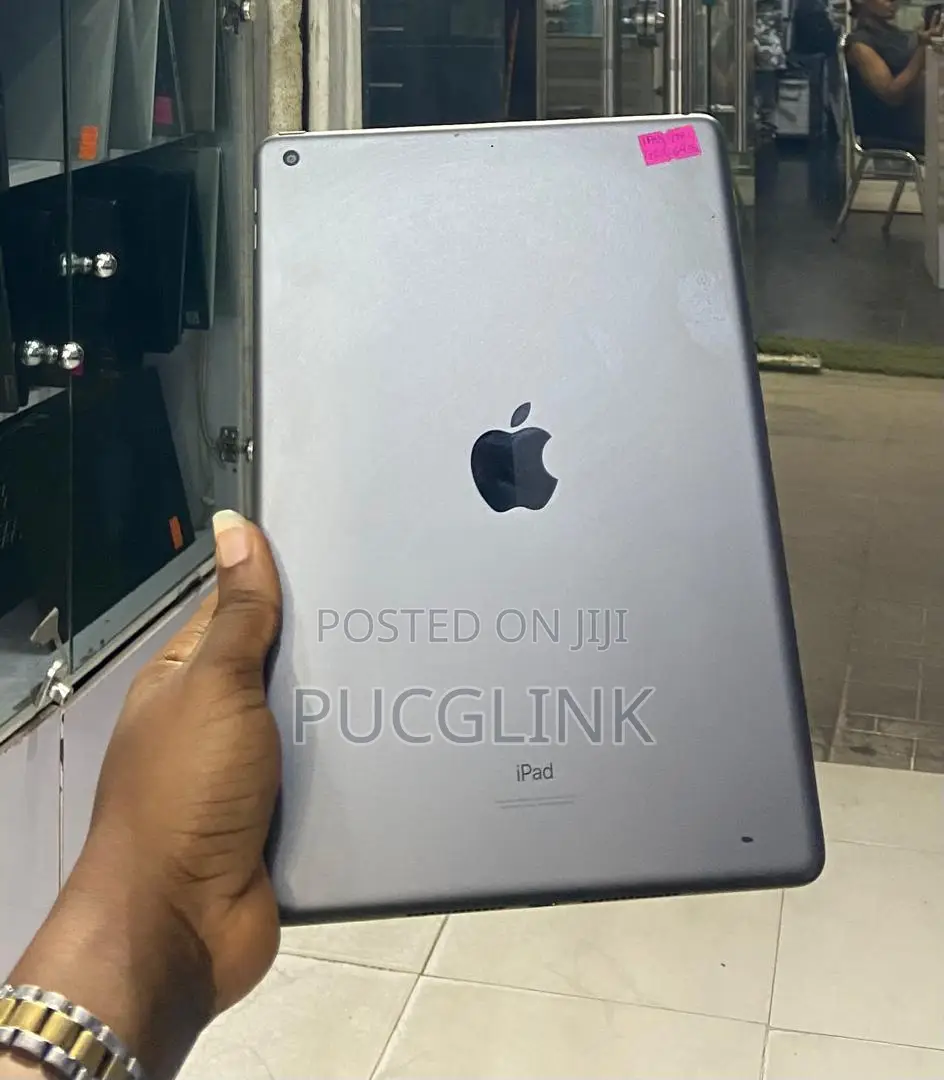 Apple iPad 9.7 64 GB Gray