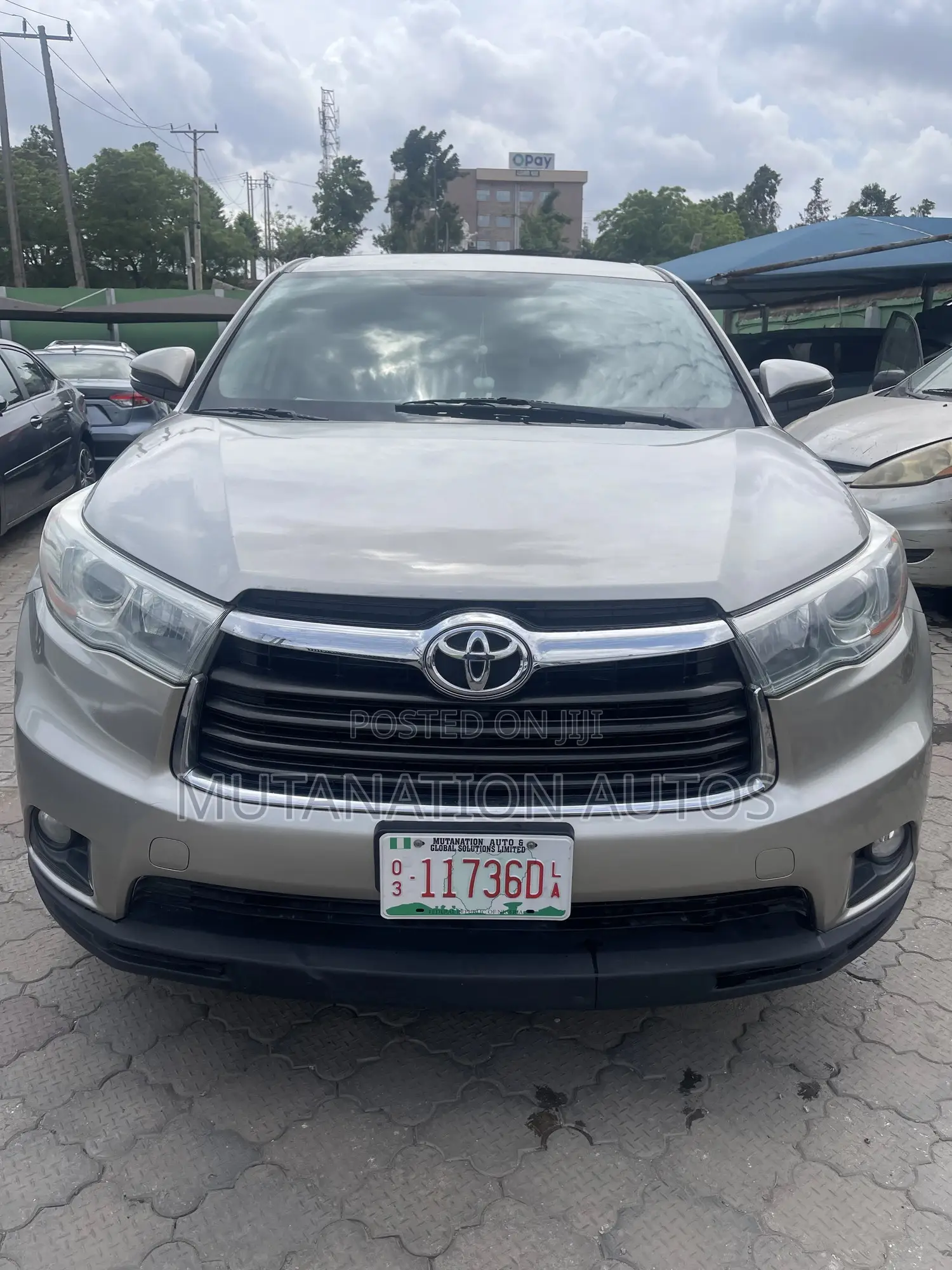 Toyota Highlander LE Plus V6 4x4 (3.5L 6cyl 6A) 2016 Gold