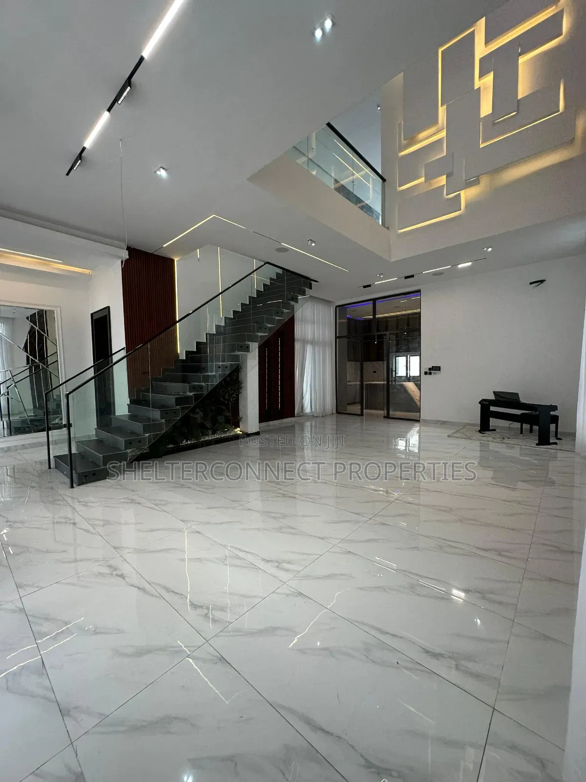 5bdrm Duplex in Lekki Expressway for sale