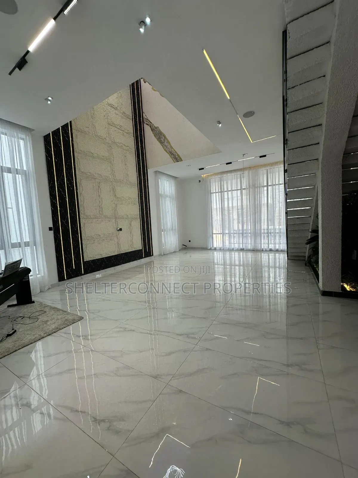 5bdrm Duplex in Lekki Expressway for sale