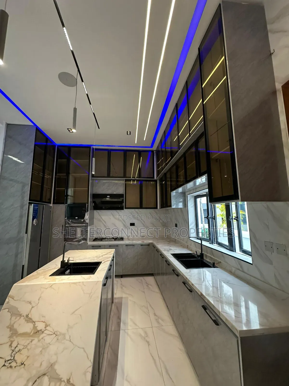 5bdrm Duplex in Lekki Expressway for sale