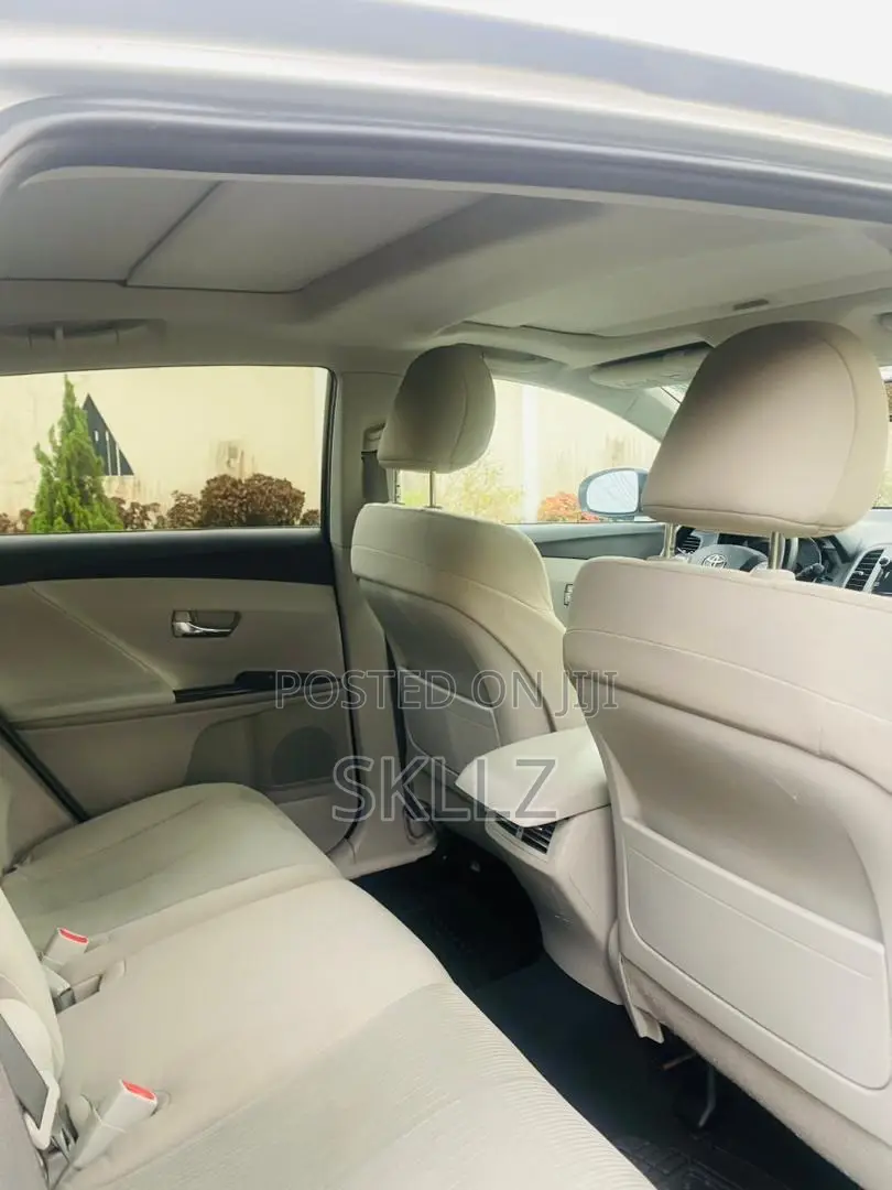 Toyota Venza Limited 2010 Silver