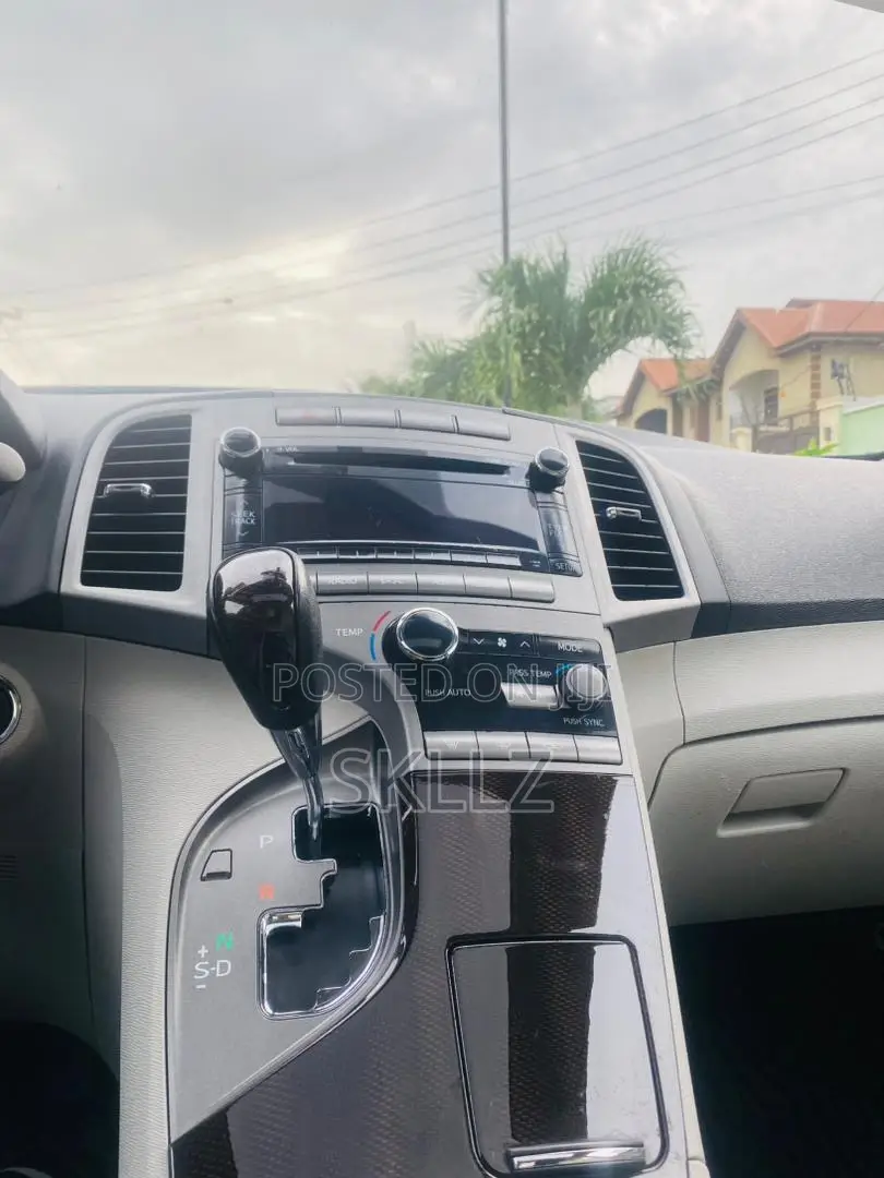 Toyota Venza Limited 2010 Silver