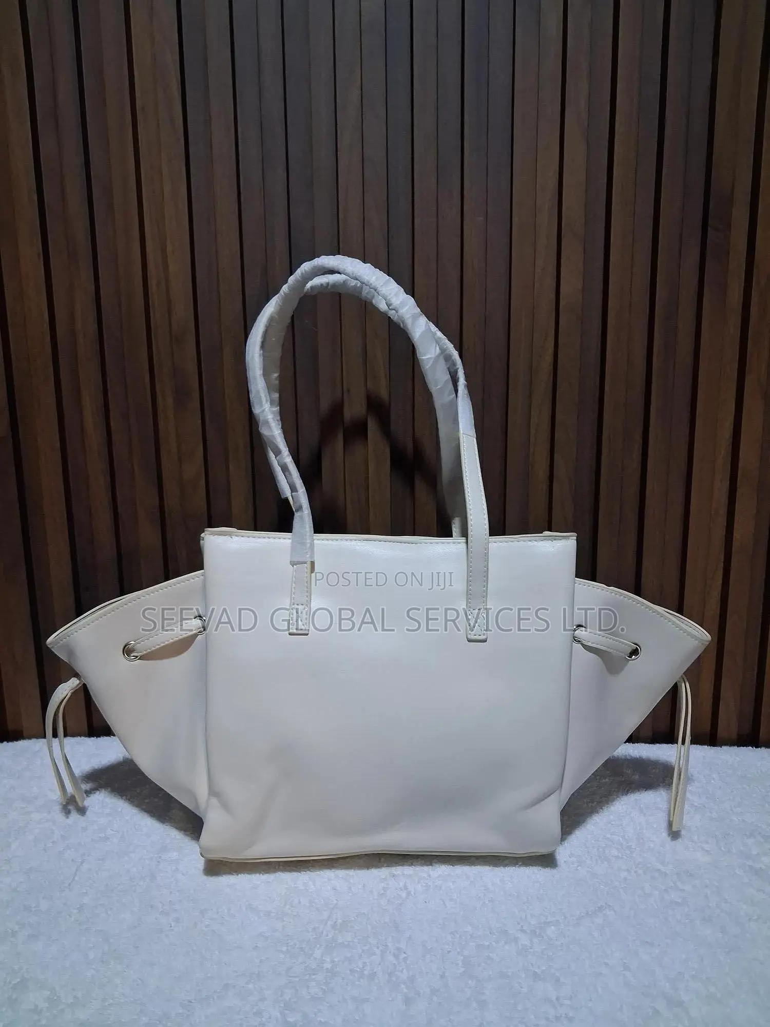 Ladies Elegant and Stylish Hand Bag