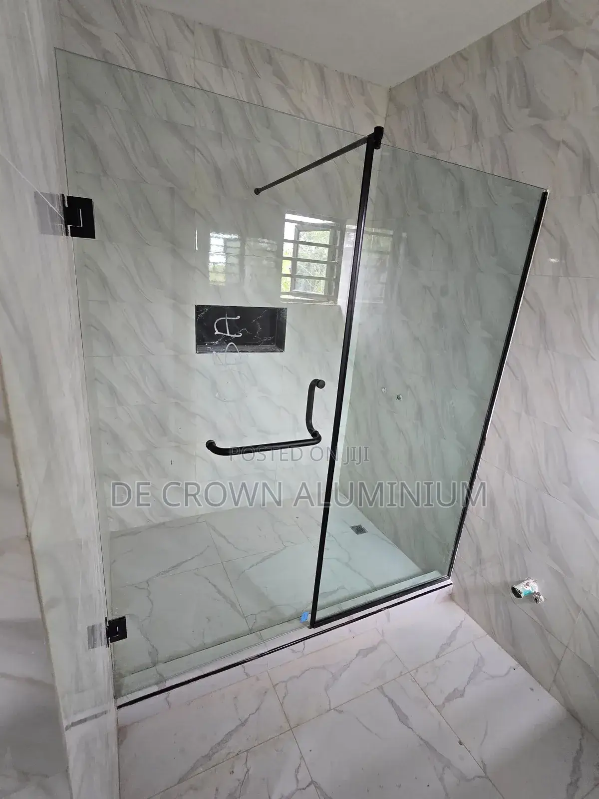 Elegant 10mm Tempered Shower Glass Cubicle With Black Accessories
