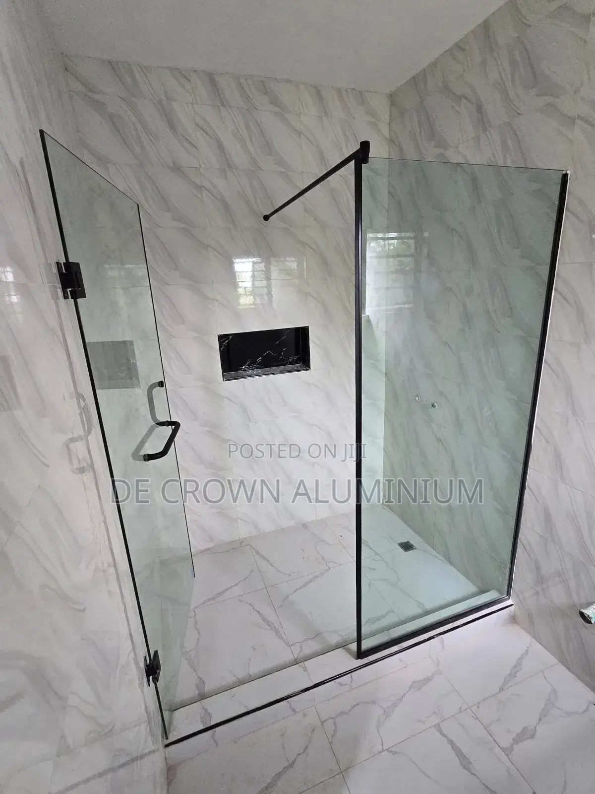 Elegant 10mm Tempered Shower Glass Cubicle With Black Accessories