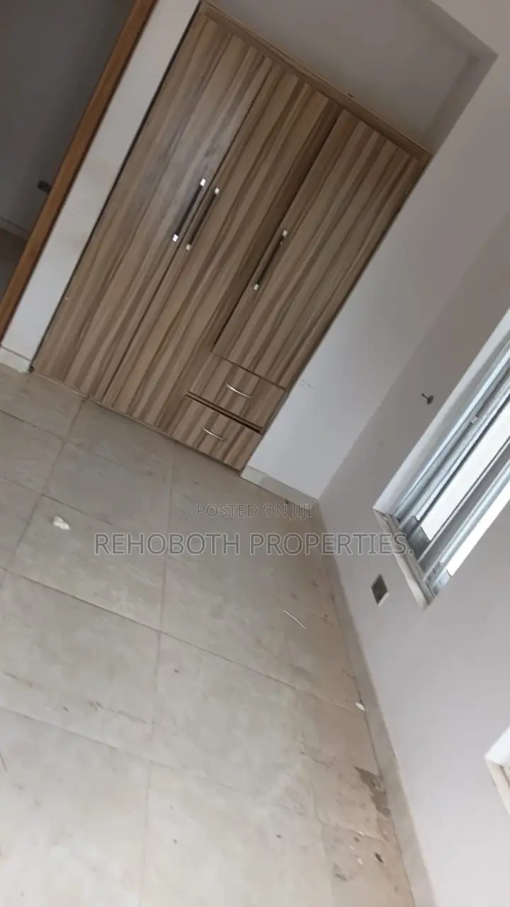 4bdrm Duplex in Jericho for rent
