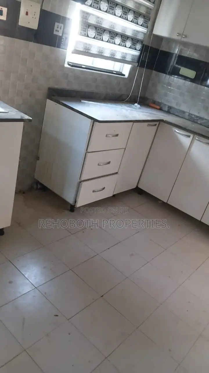4bdrm Duplex in Jericho for rent