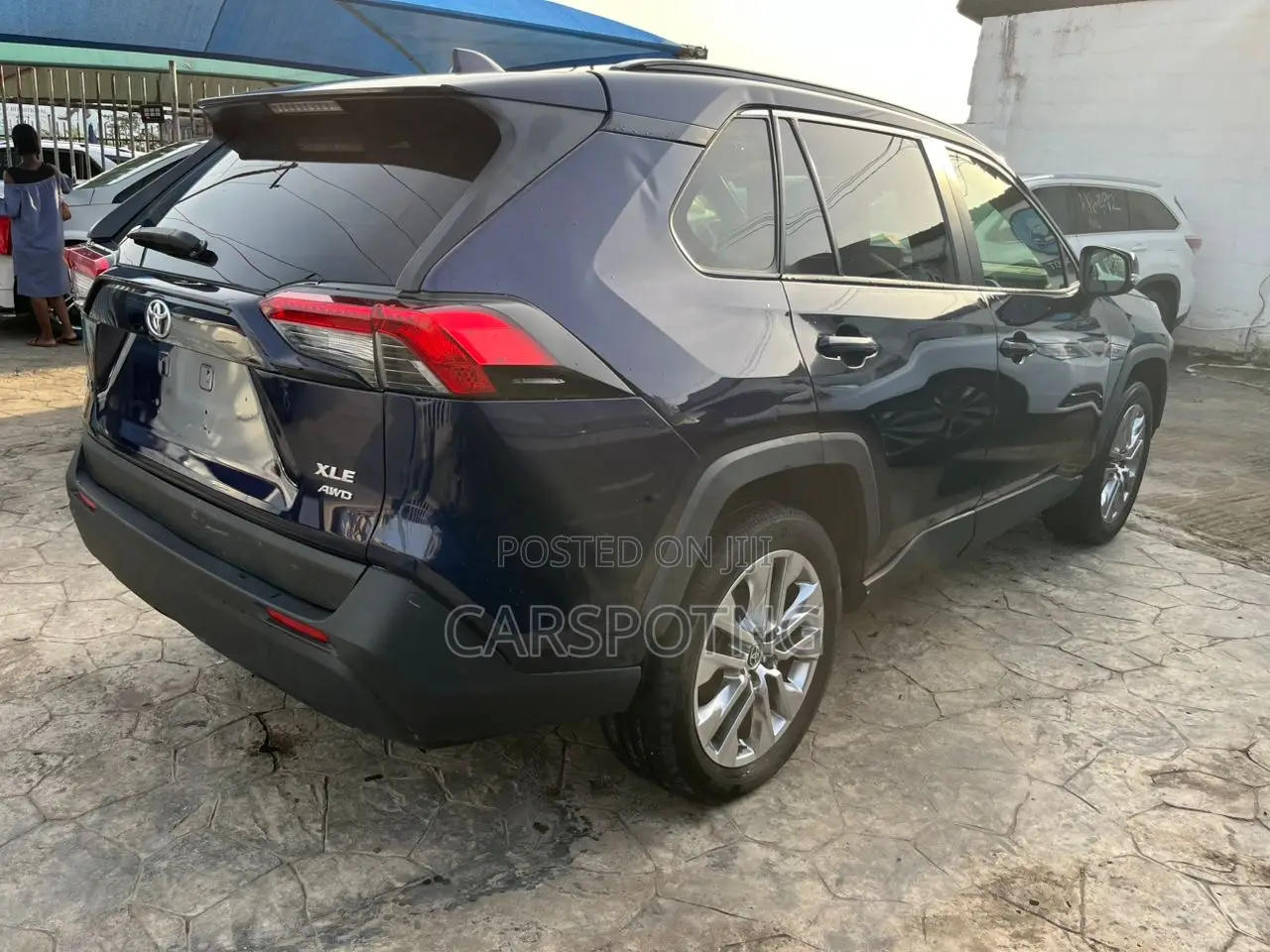 Toyota RAV4 XLE Premium AWD 2020 Blue