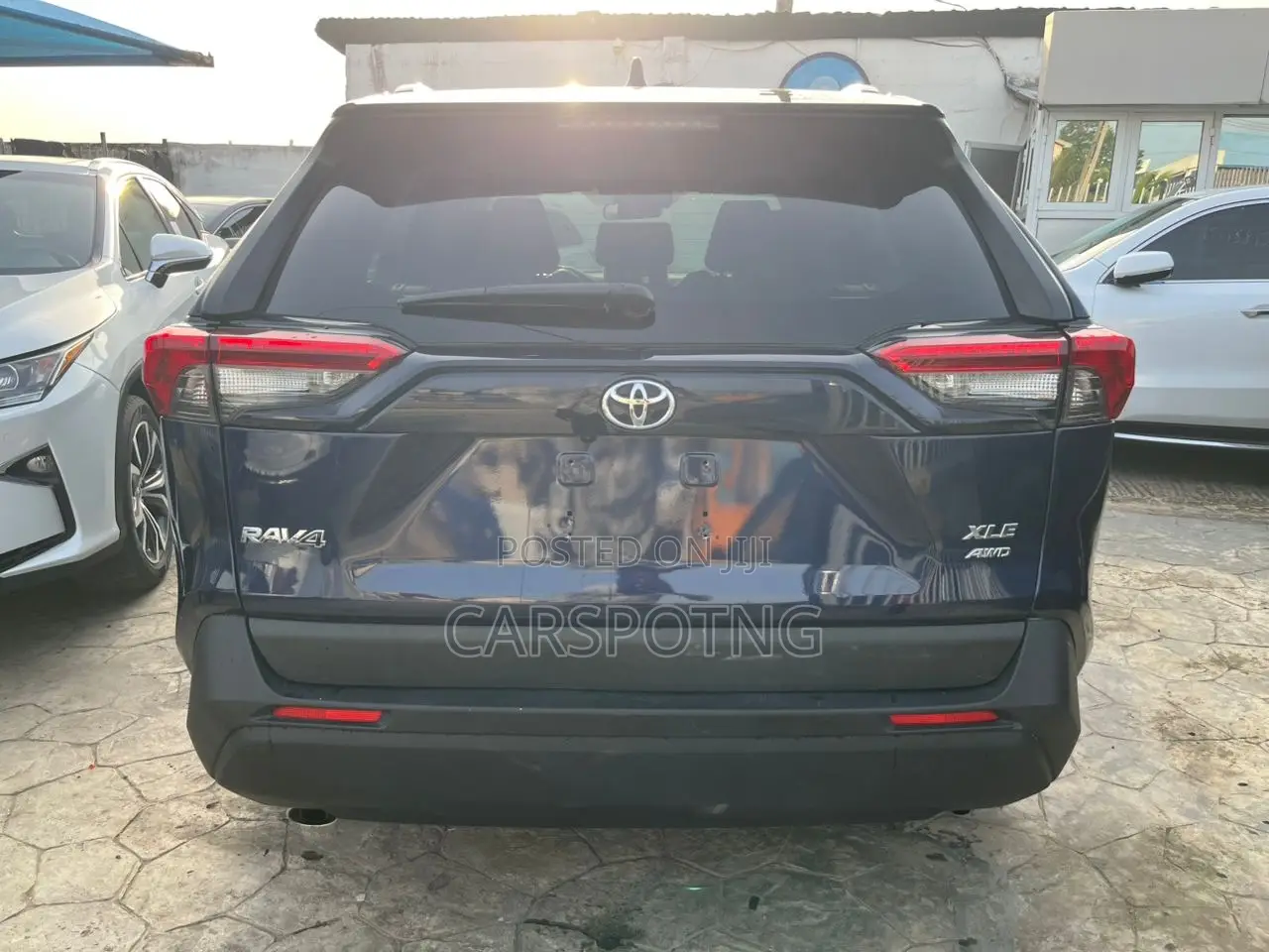 Toyota RAV4 XLE Premium AWD 2020 Blue