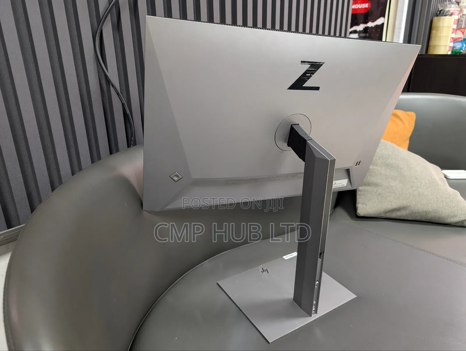 Hp 24-Inch Professional Ips Monitor, Featuring a 1920 × 1200 (Wuxga)