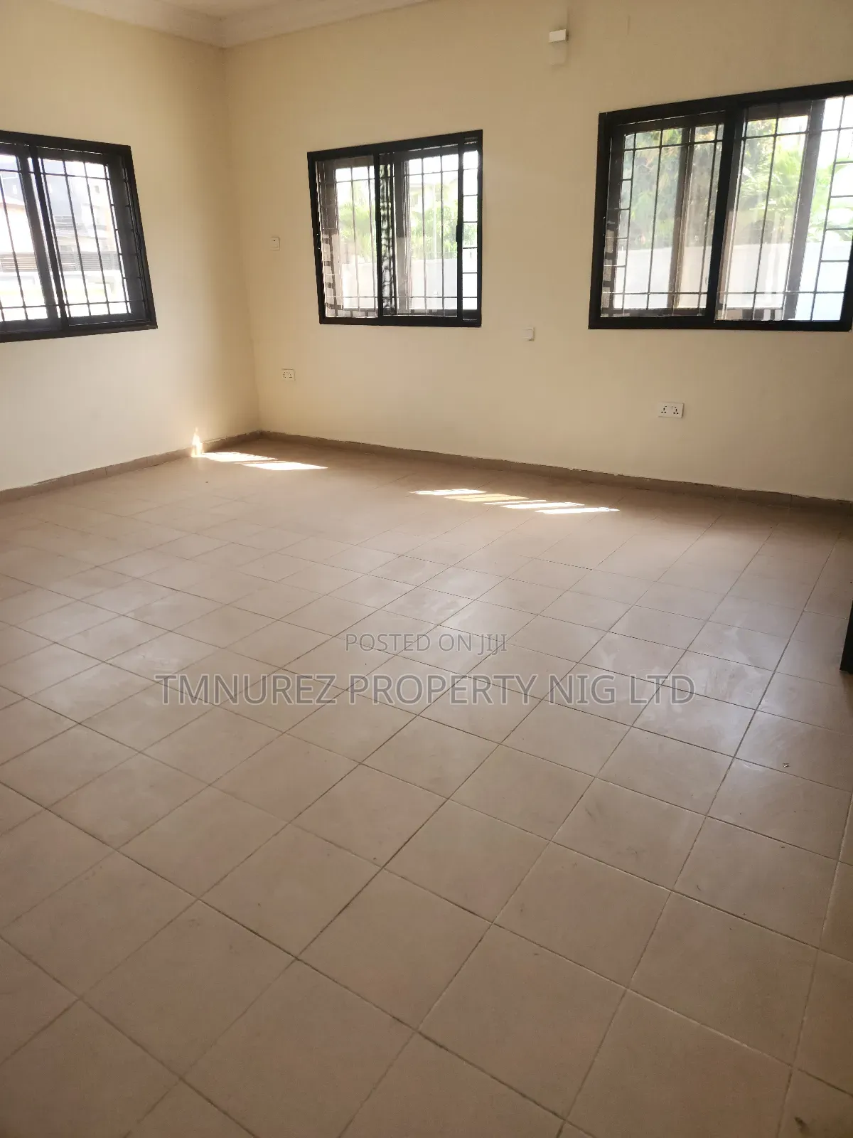 3bdrm Apartment in Lekki Phase1 for rent