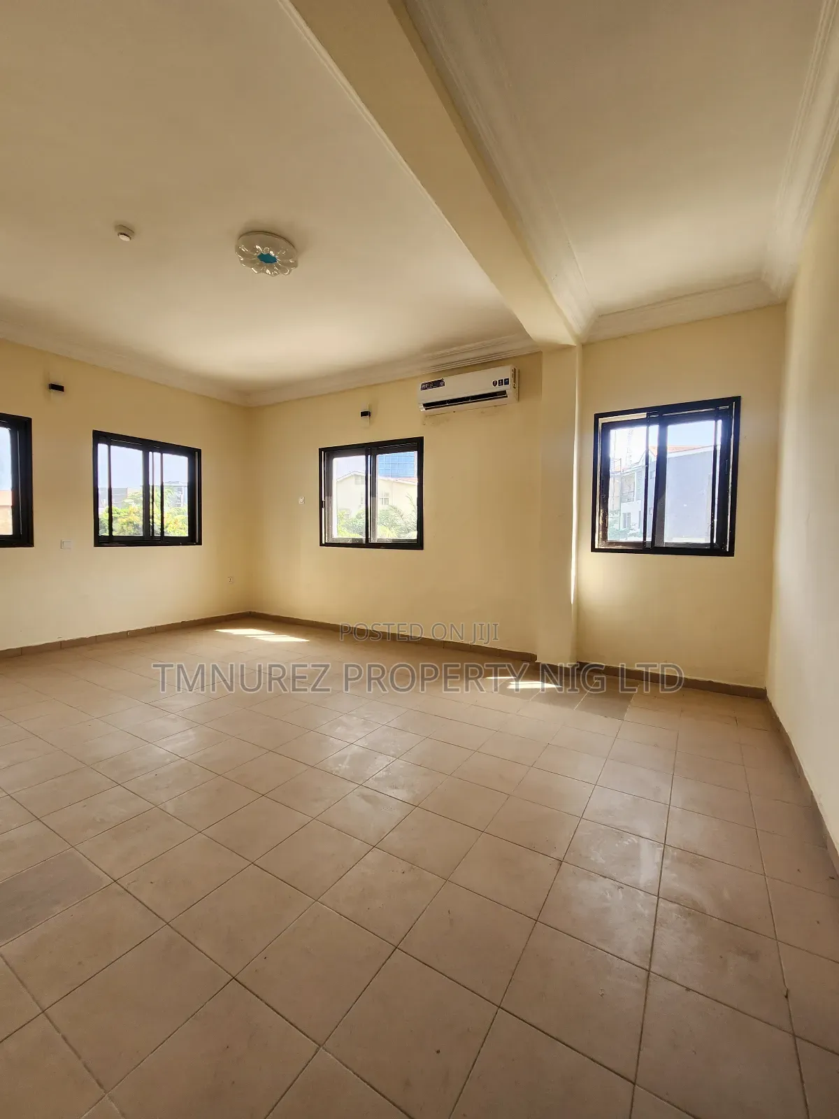 3bdrm Apartment in Lekki Phase1 for rent
