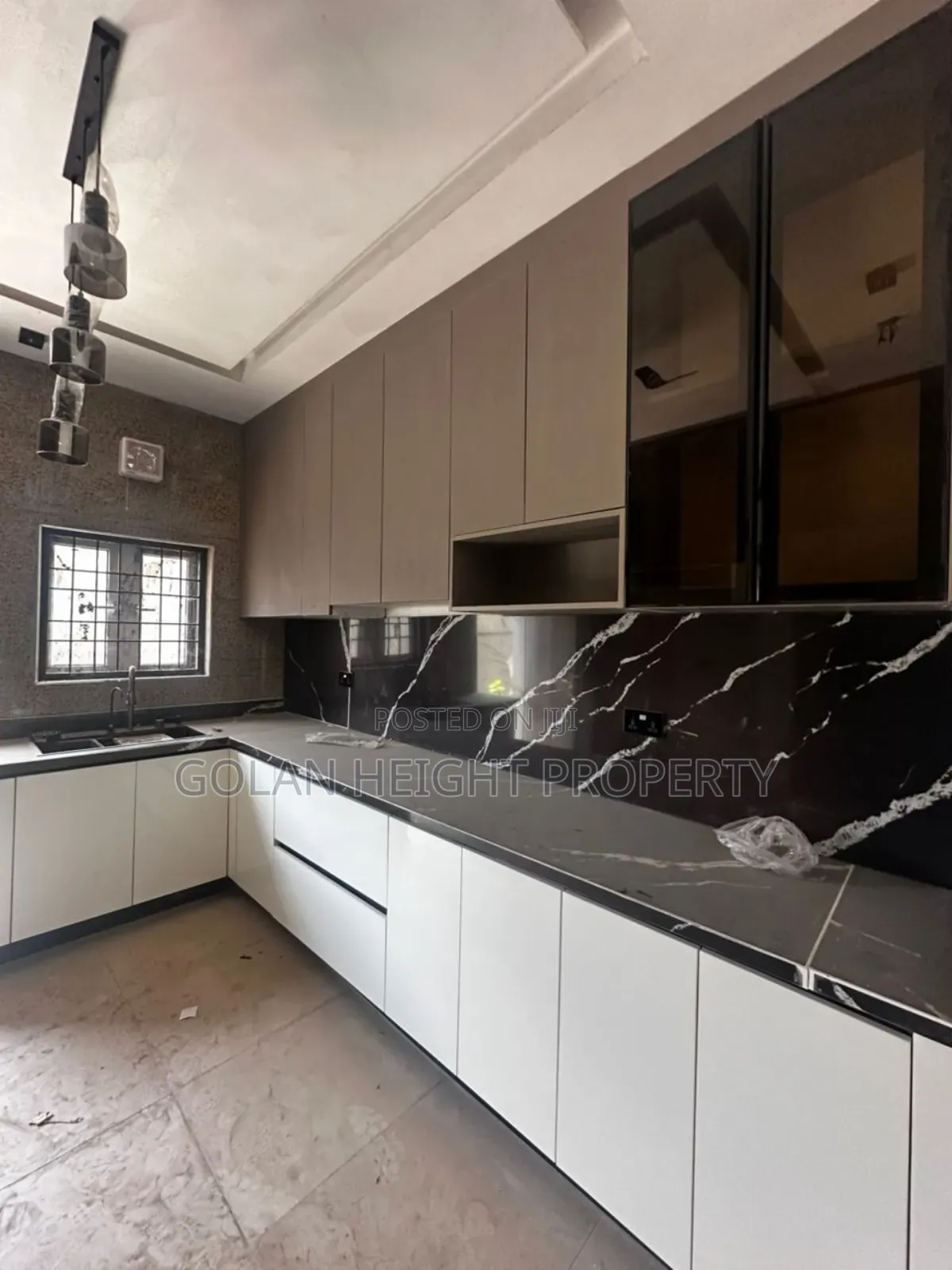 4bdrm Townhouse / Terrace in Diplomatic City Zone, Katampe Extension