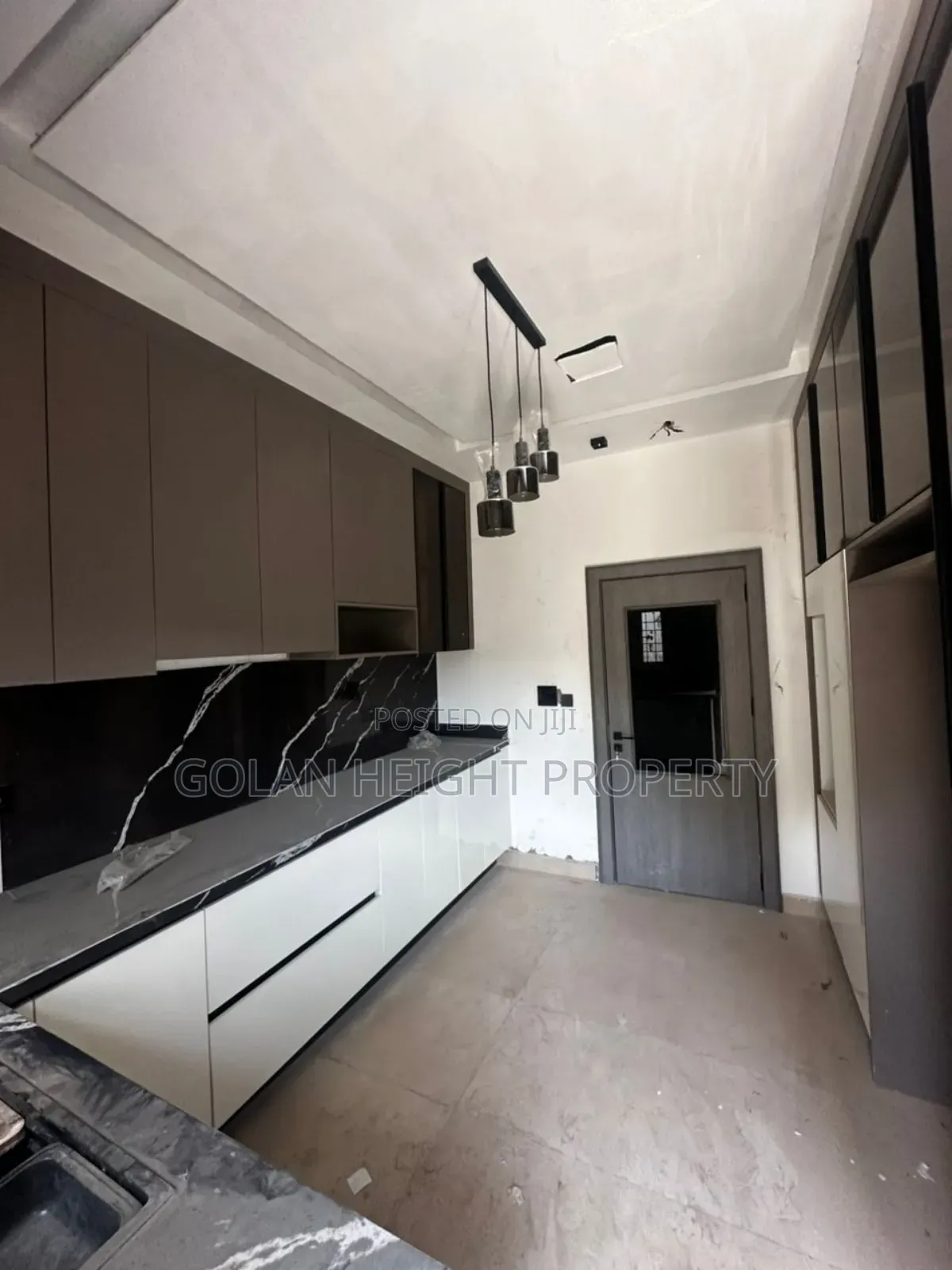 4bdrm Townhouse / Terrace in Diplomatic City Zone, Katampe Extension