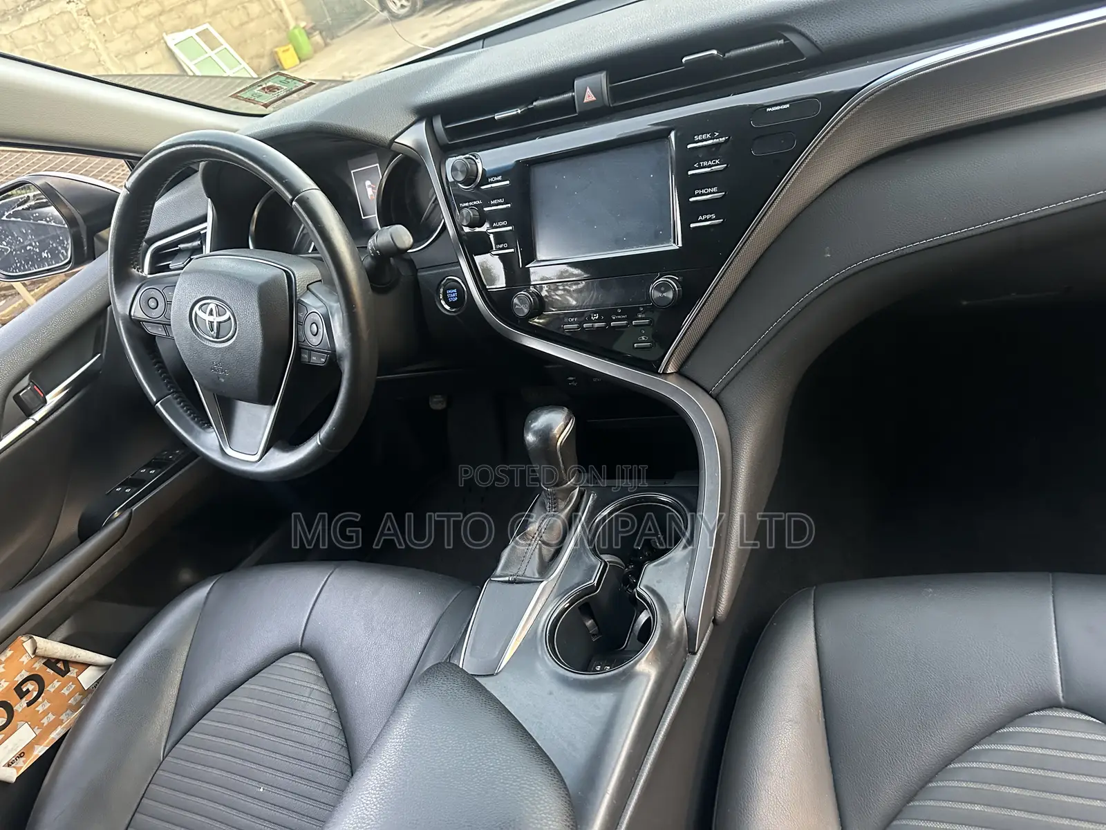 Toyota Camry SE FWD (2.5L 4cyl 8AM) 2018 Black