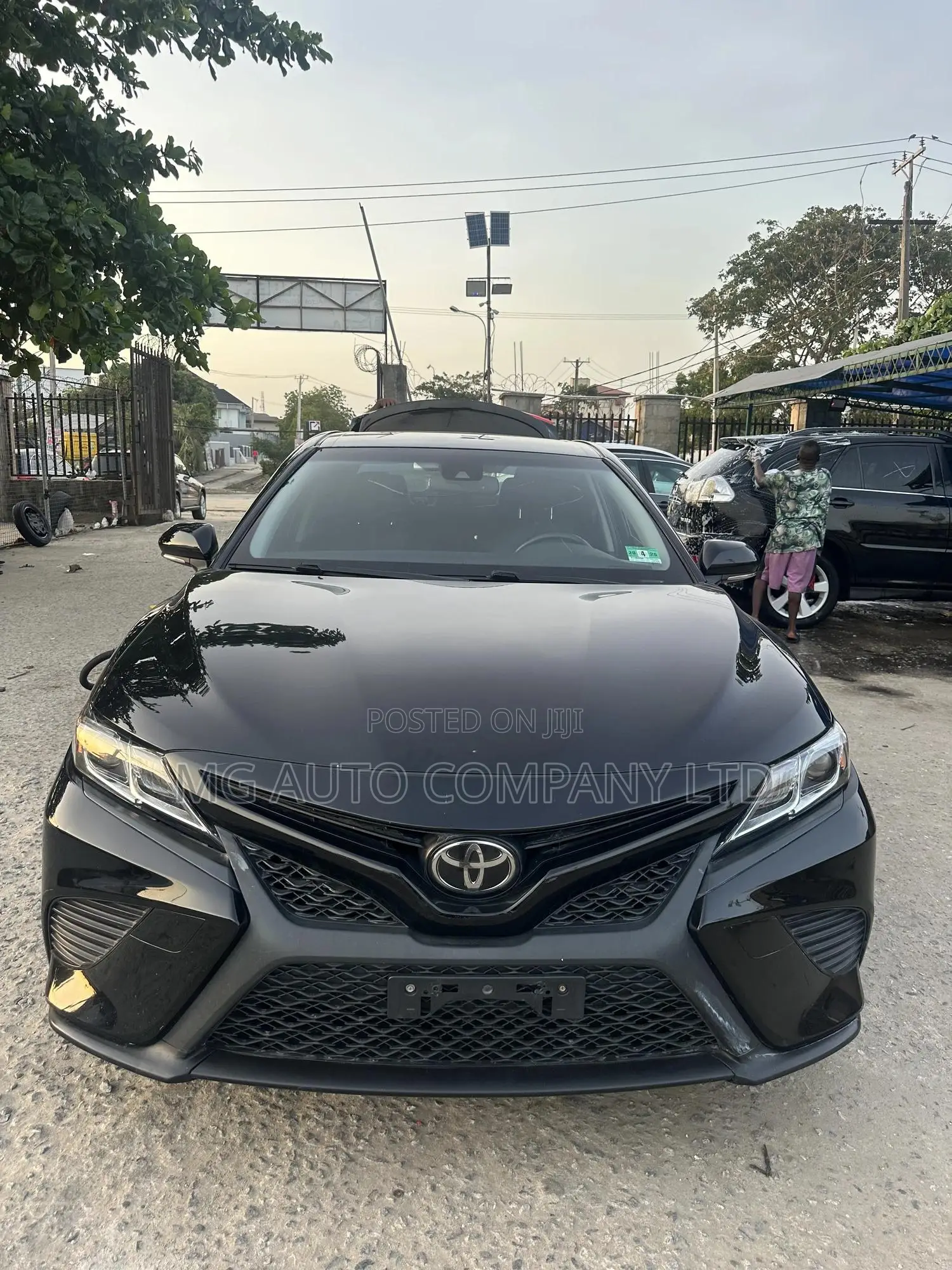 Toyota Camry SE FWD (2.5L 4cyl 8AM) 2018 Black