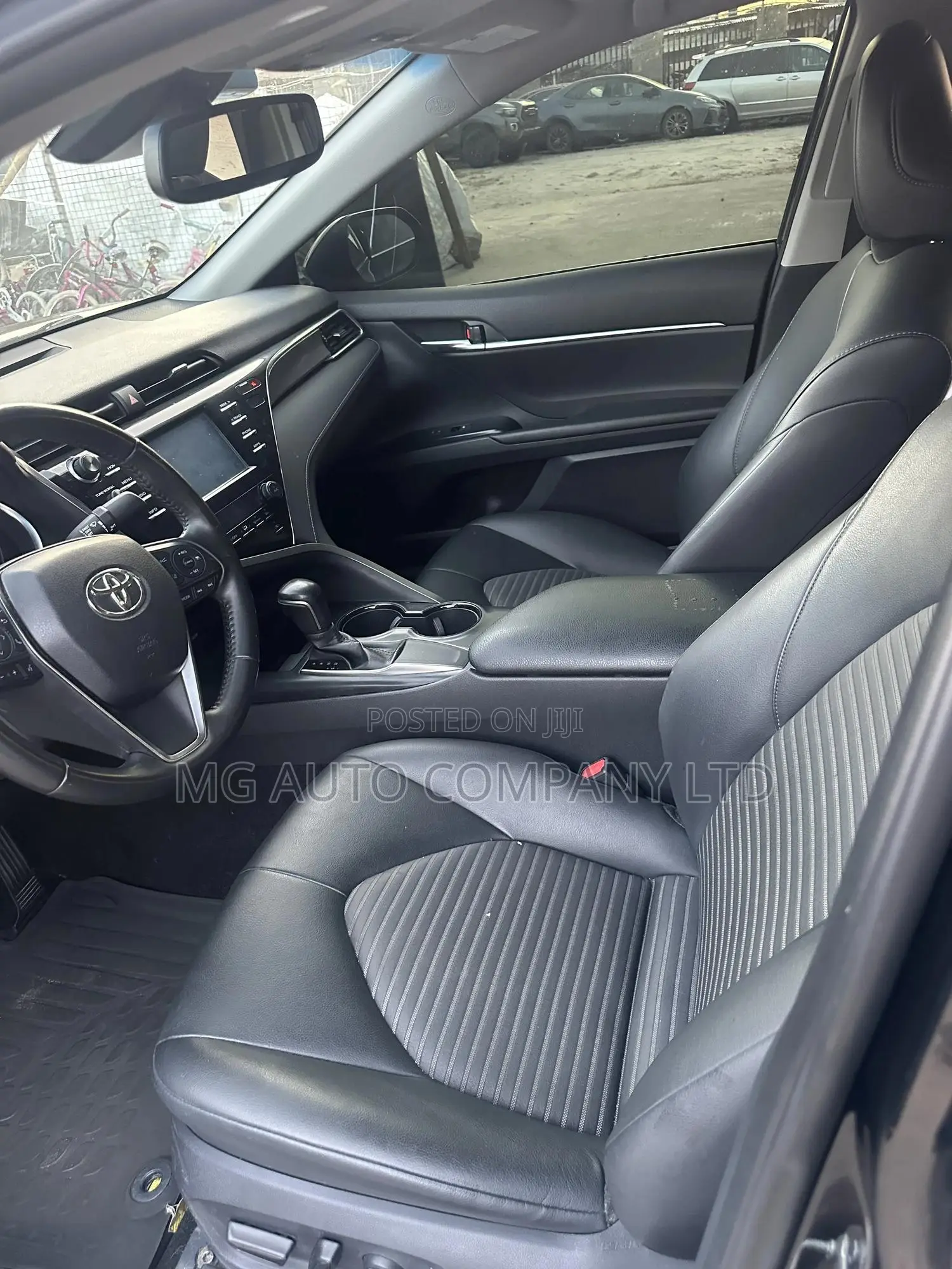 Toyota Camry SE FWD (2.5L 4cyl 8AM) 2018 Black