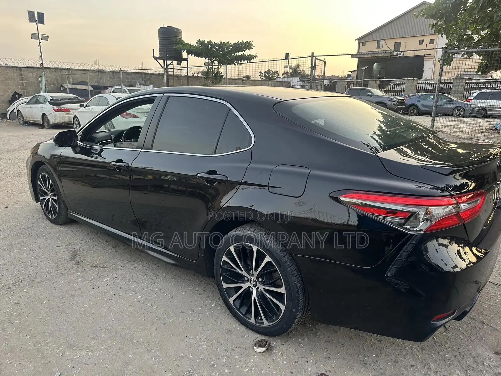 Toyota Camry SE FWD (2.5L 4cyl 8AM) 2018 Black