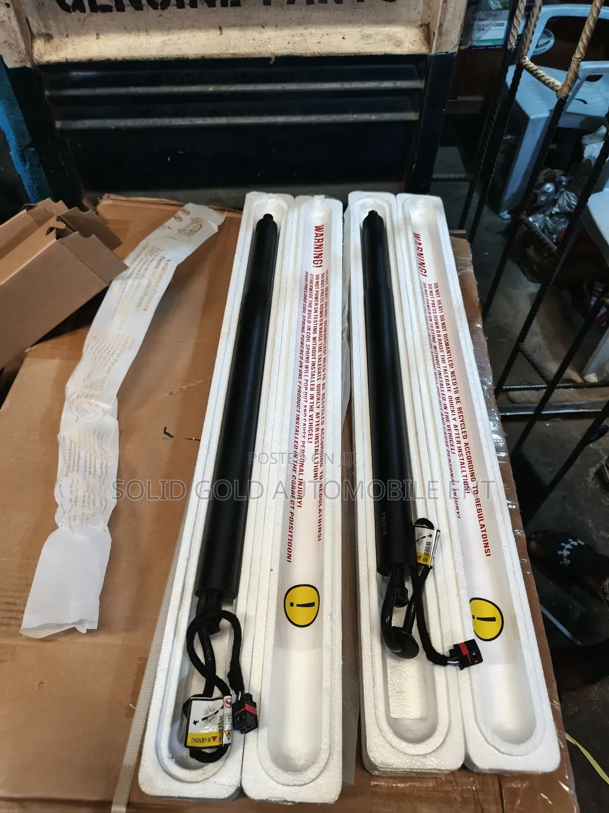 Booth Shock /Tailgate Lifter Santa Fe 2019-2023