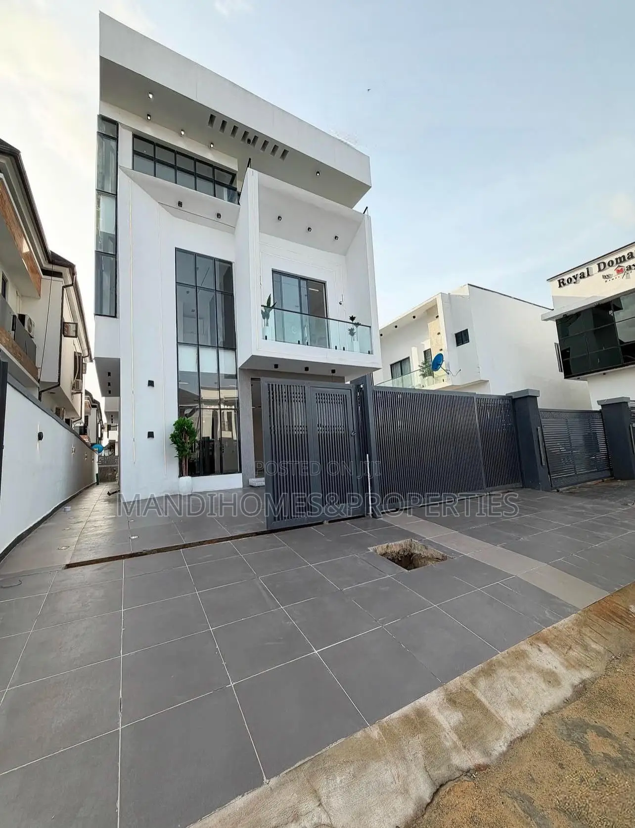 5bdrm Duplex in Lekki for sale