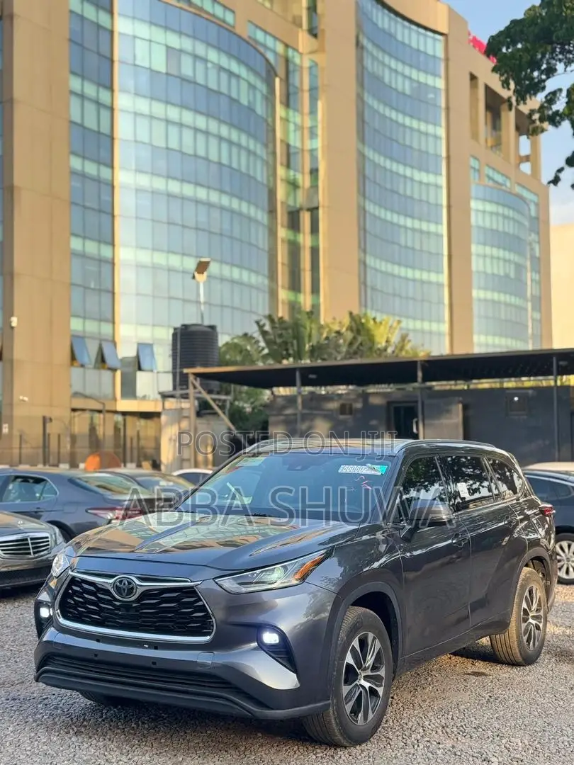 Toyota Highlander XLE 2021 Gray