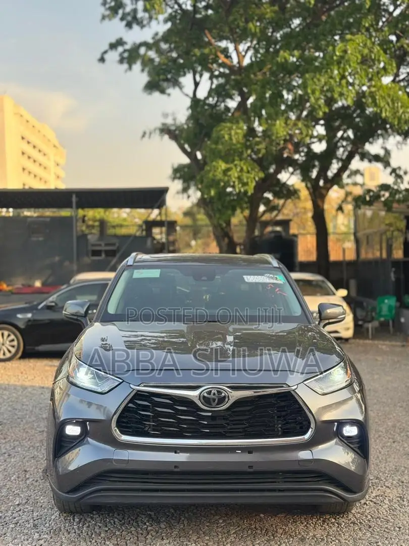 Toyota Highlander XLE 2021 Gray