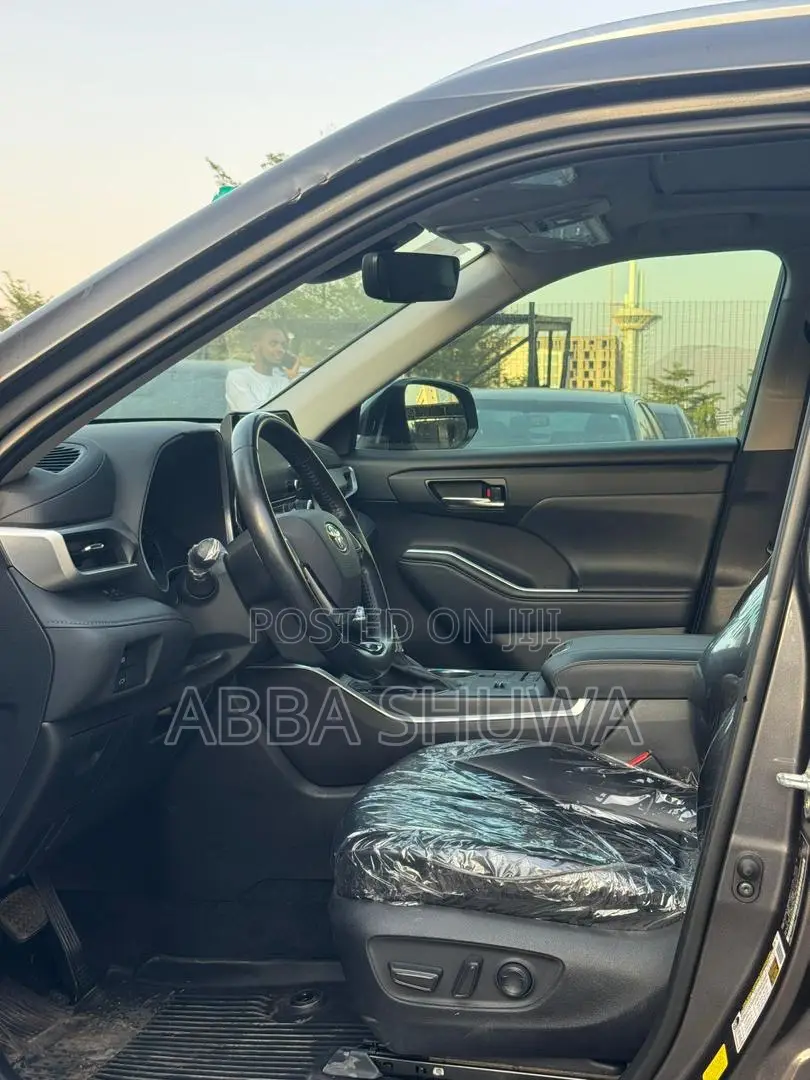 Toyota Highlander XLE 2021 Gray