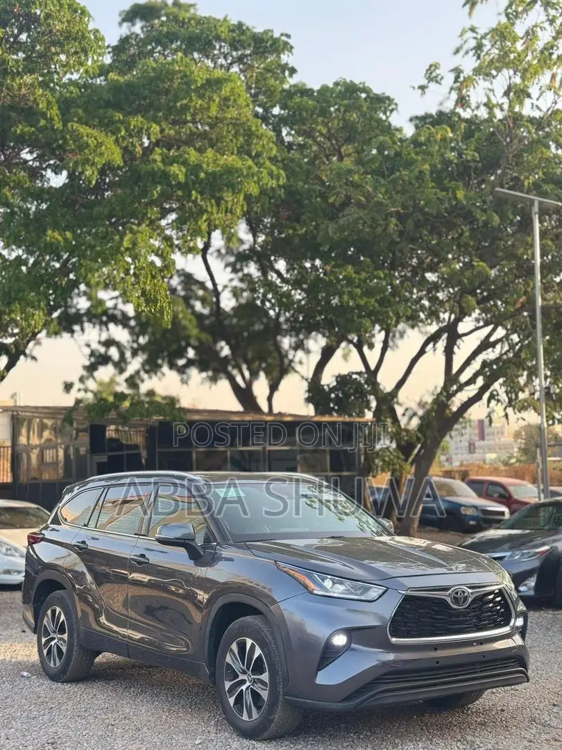 Toyota Highlander XLE 2021 Gray