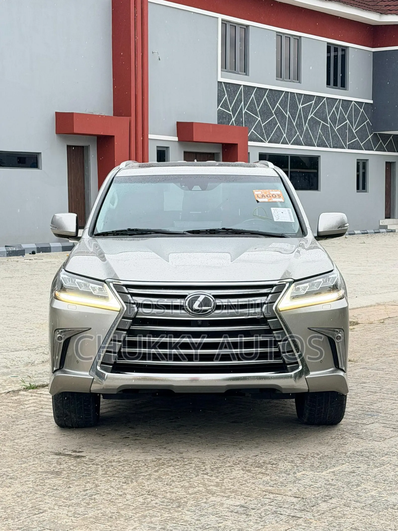 Lexus LX 570 AWD 2018 Gold
