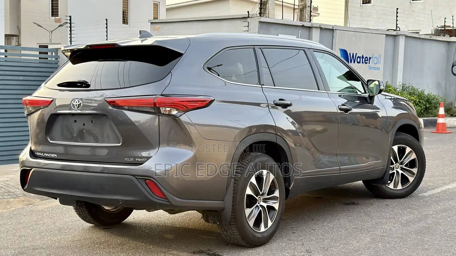 Toyota Highlander XLE AWD 2023 Gray