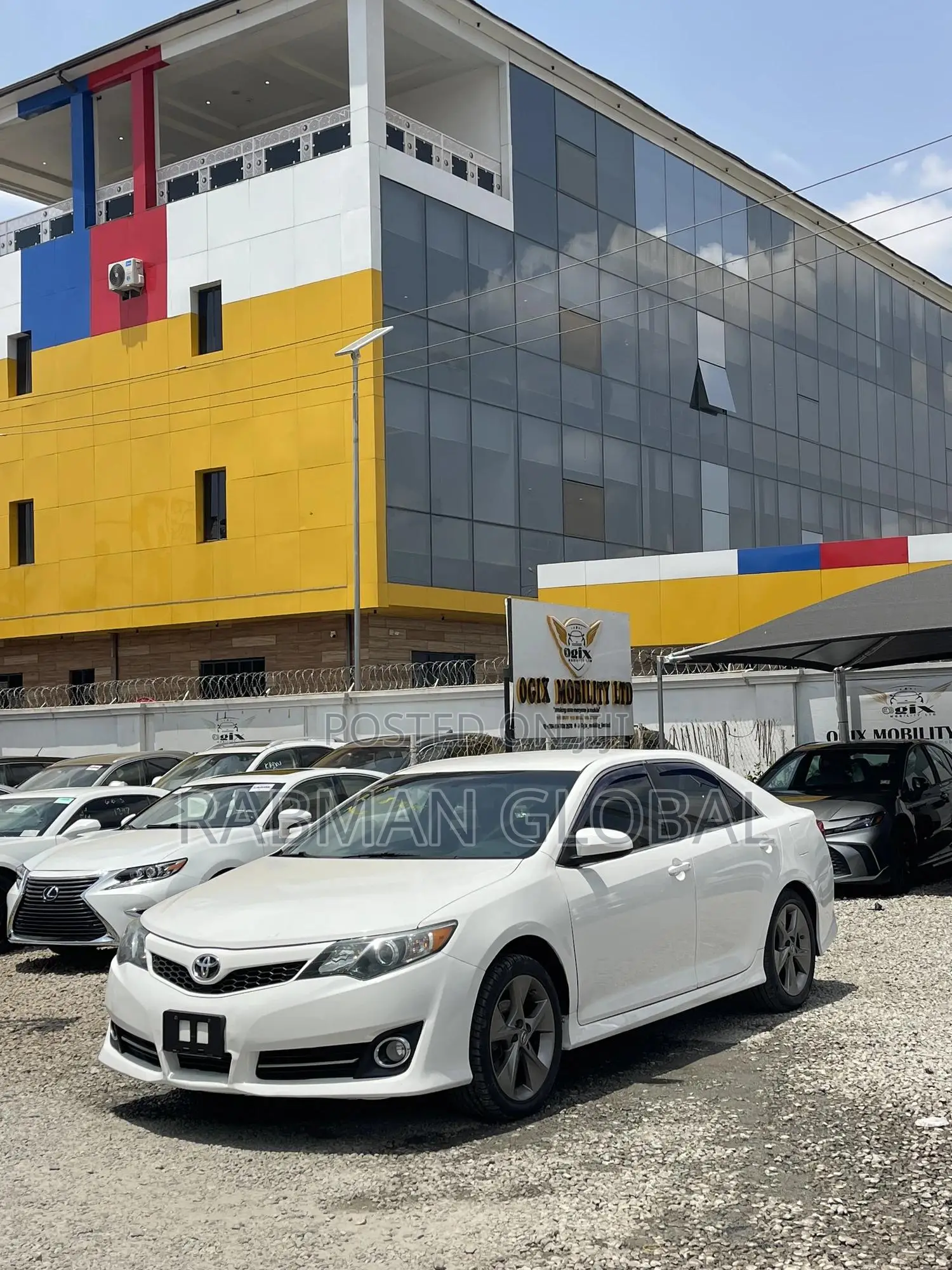Toyota Camry SE 4dr Sedan (3.5L 6cyl 6A) 2014 White