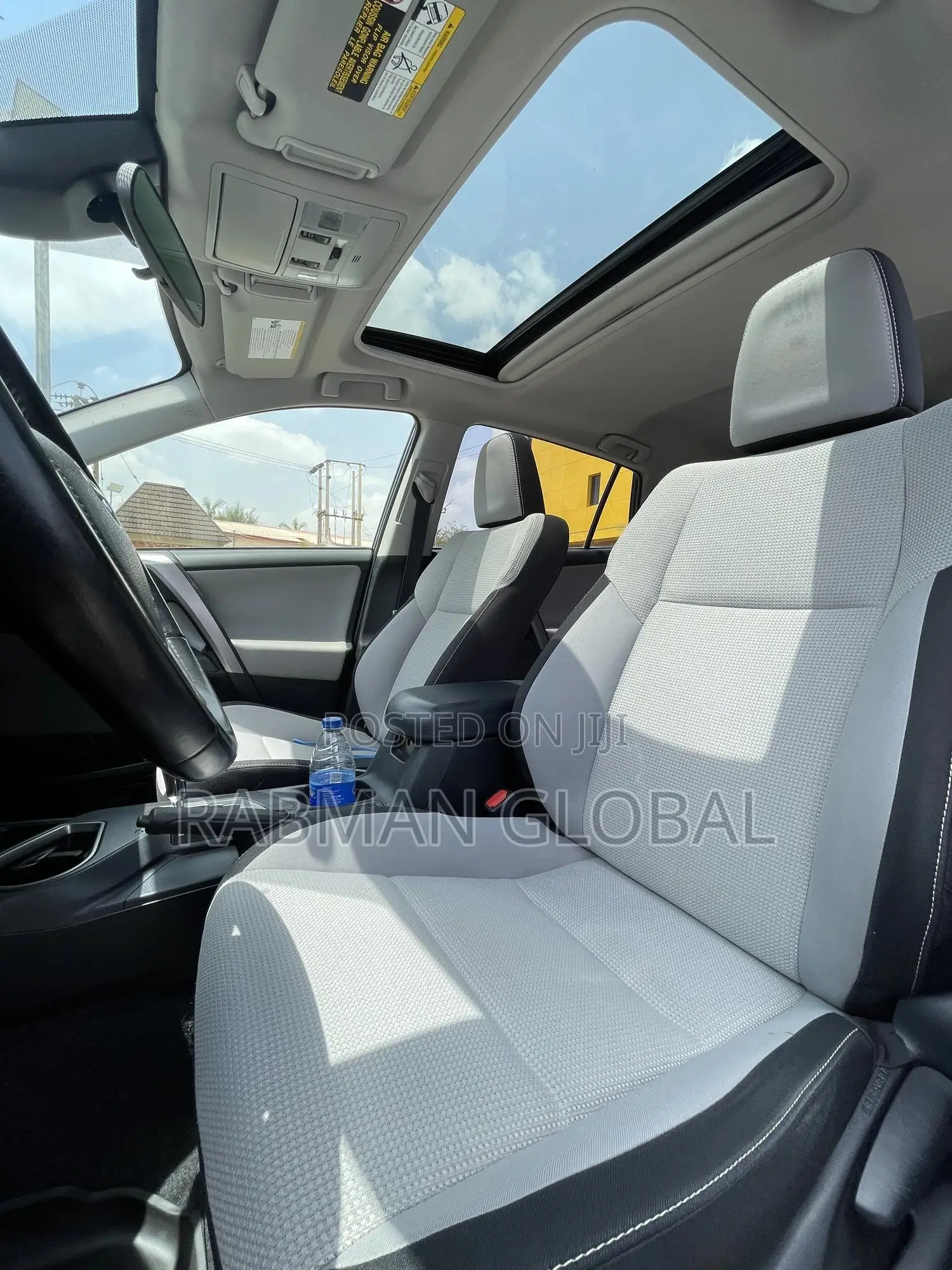 Toyota RAV4 XLE 4dr SUV AWD (2.5L 4cyl 6A) 2018 Gray