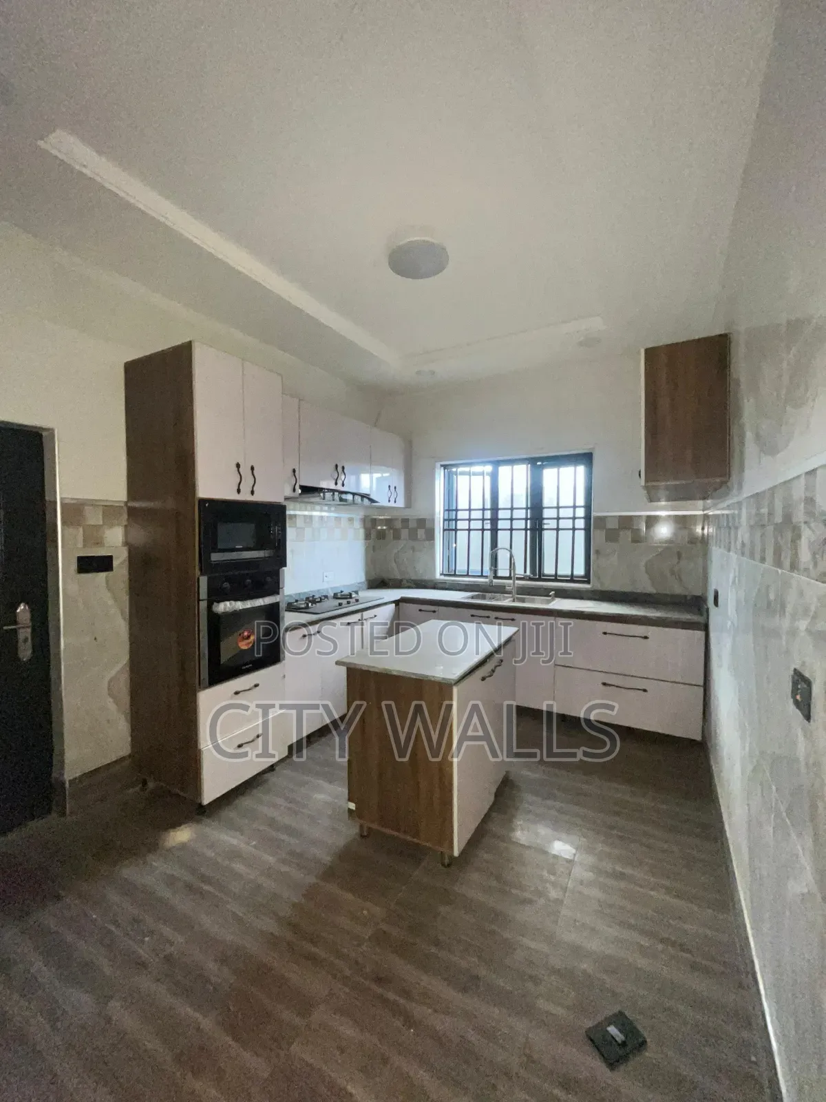 4bdrm Townhouse/Terrace in Ologolo for Sale