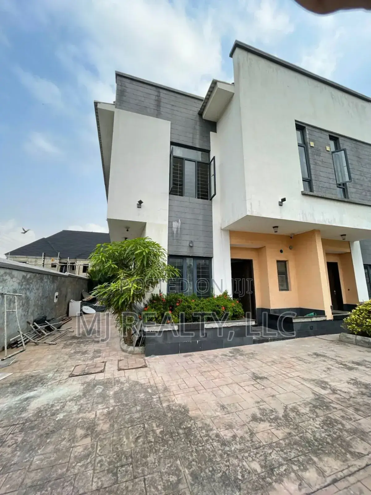 4bdrm Duplex in Ado / Ajah for sale