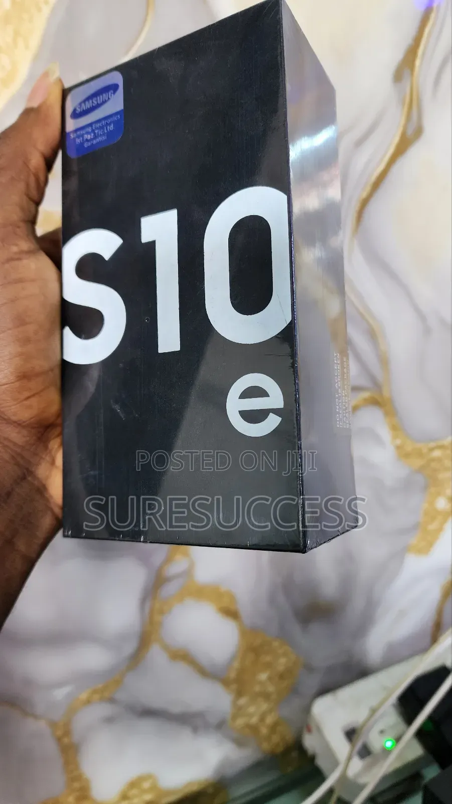 New Samsung Galaxy S10e 128 GB Black