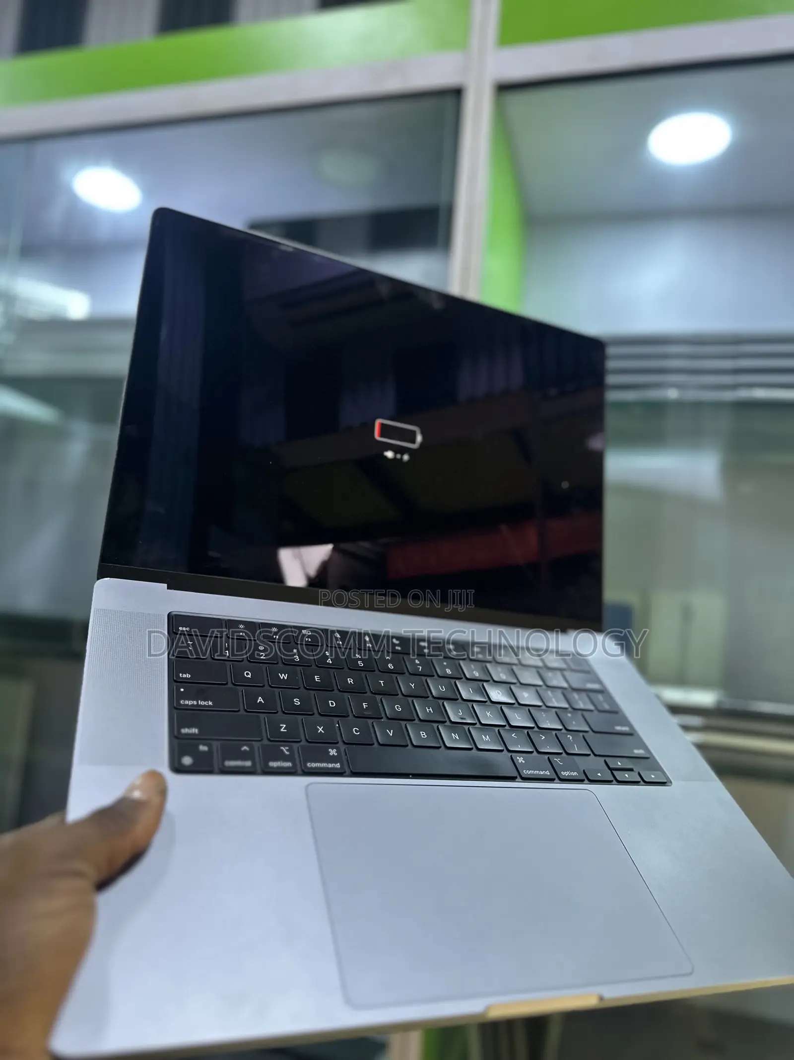 Laptop Apple MacBook Pro 2021 M1 16GB Apple M1 Pro SSD 1T