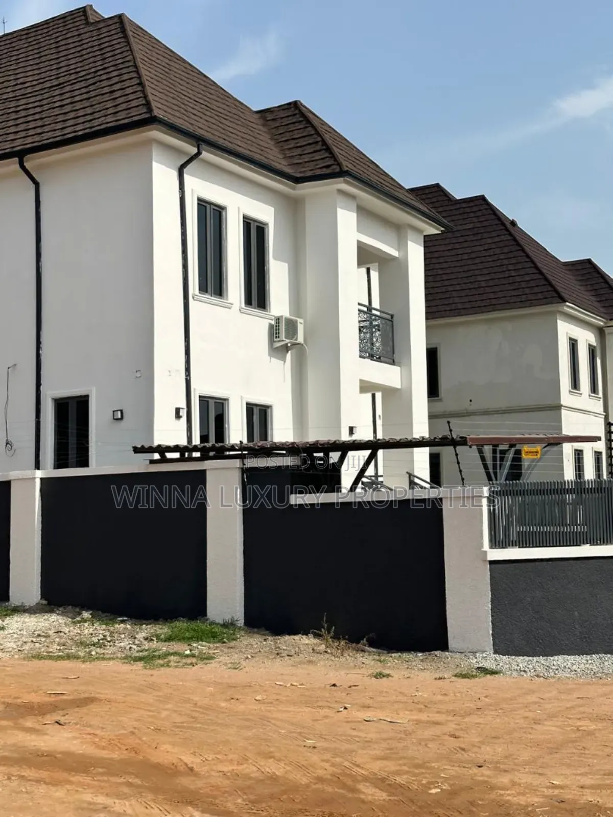 4bdrm Duplex in Gold City Estate, Lugbe District for sale
